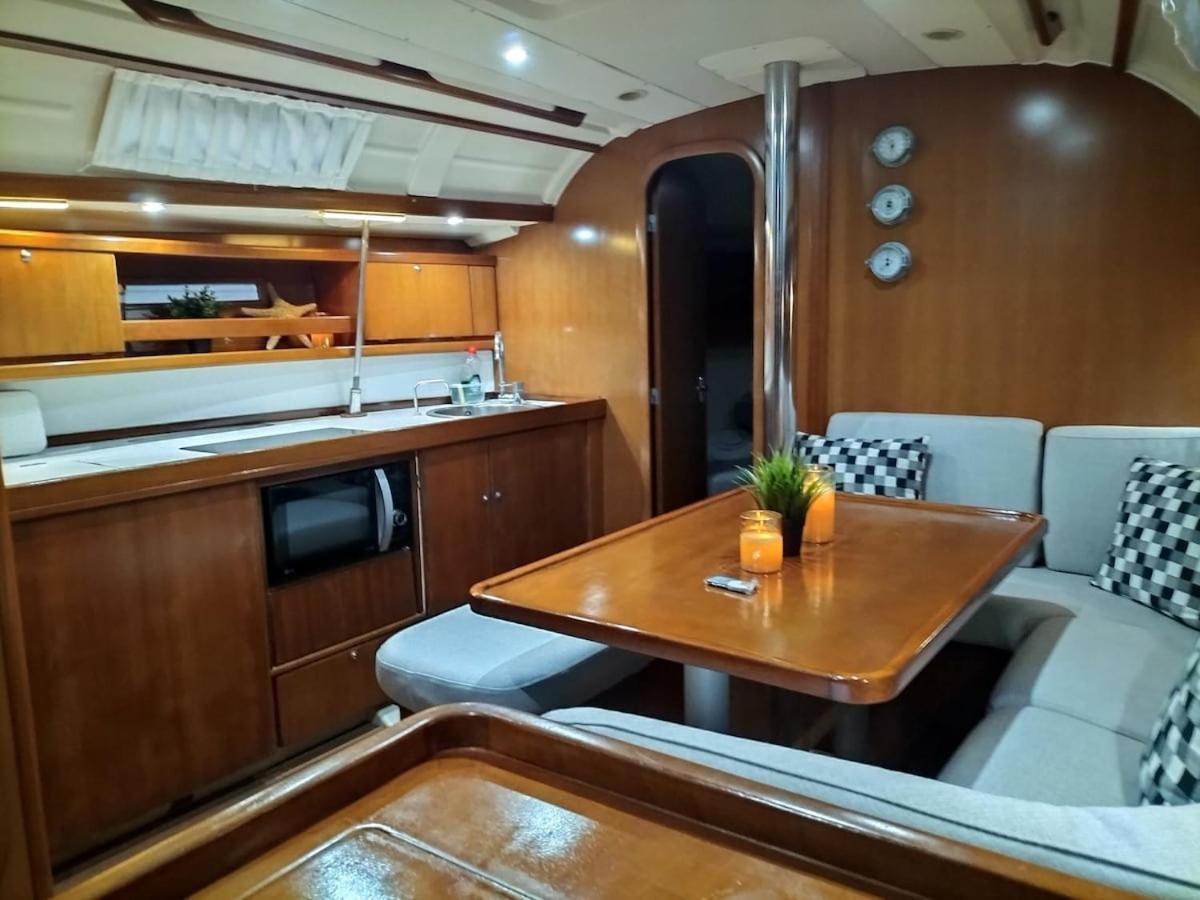 Botel Magnificent Sailboat With Free Parking For Cars Valência