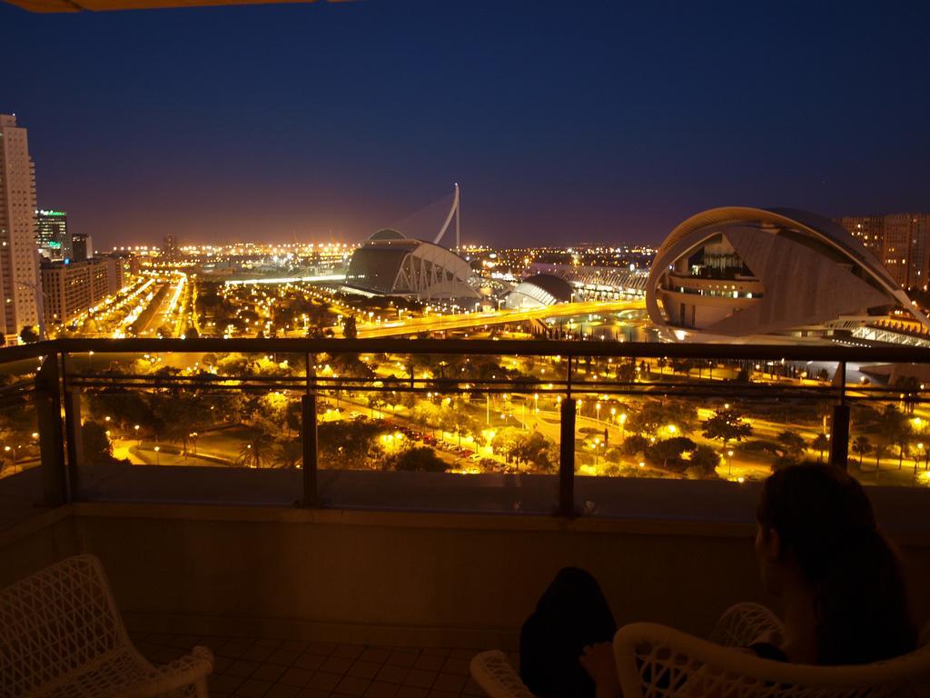 Apartup Blue Opera View *