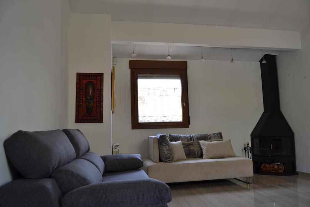 Living Aluders Attic Apartment *