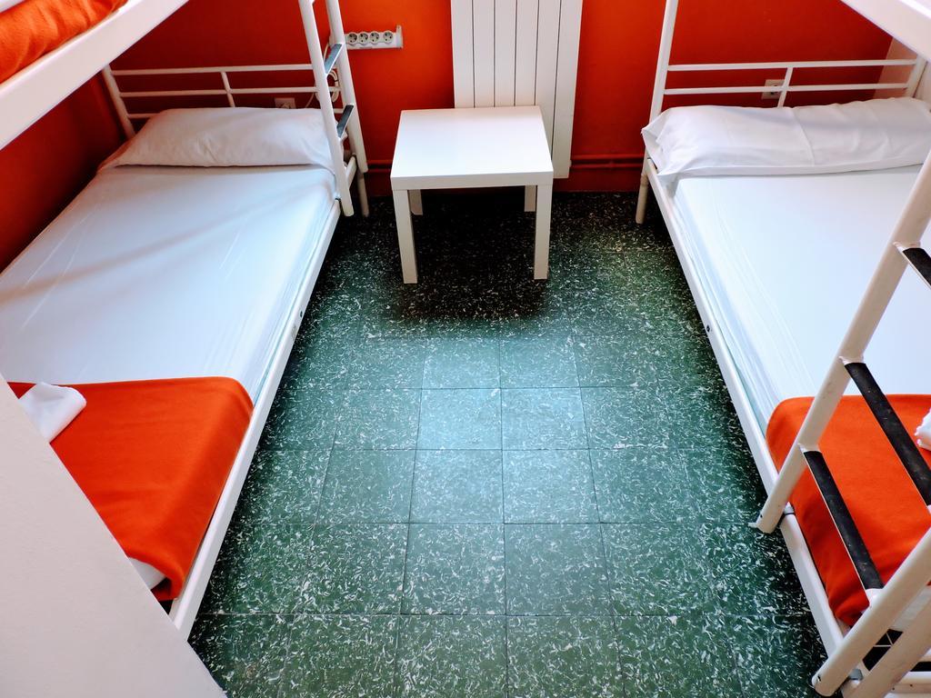 Feetup Backpackers Hostel *