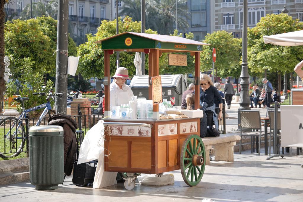 Travel Habitat Jardines Rio Turia. * Valencia