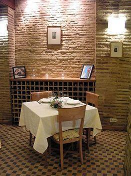 Ad Hoc Monumental 1881 Hotel