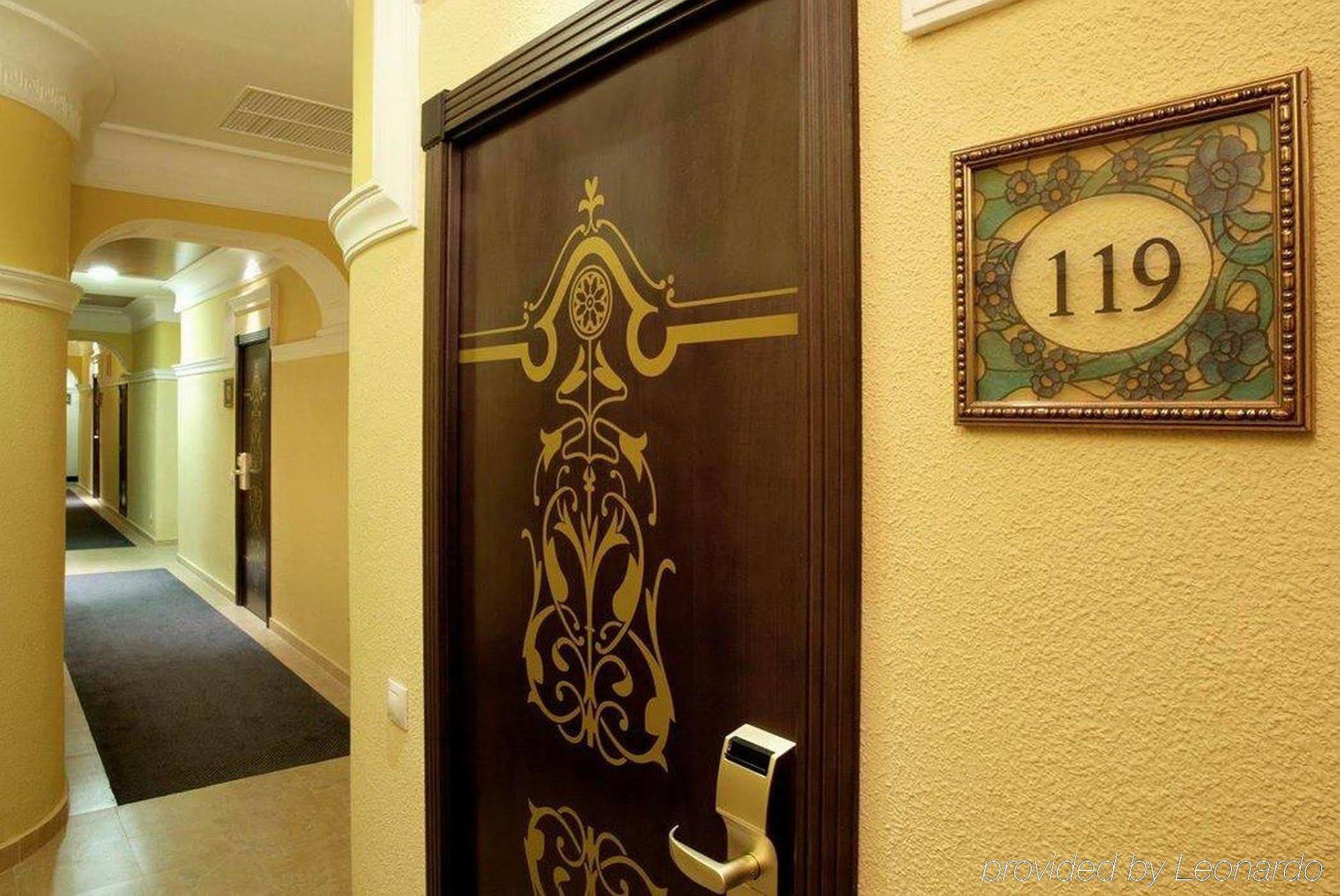 Hotel One Shot Palacio Reina Victoria 04 4*