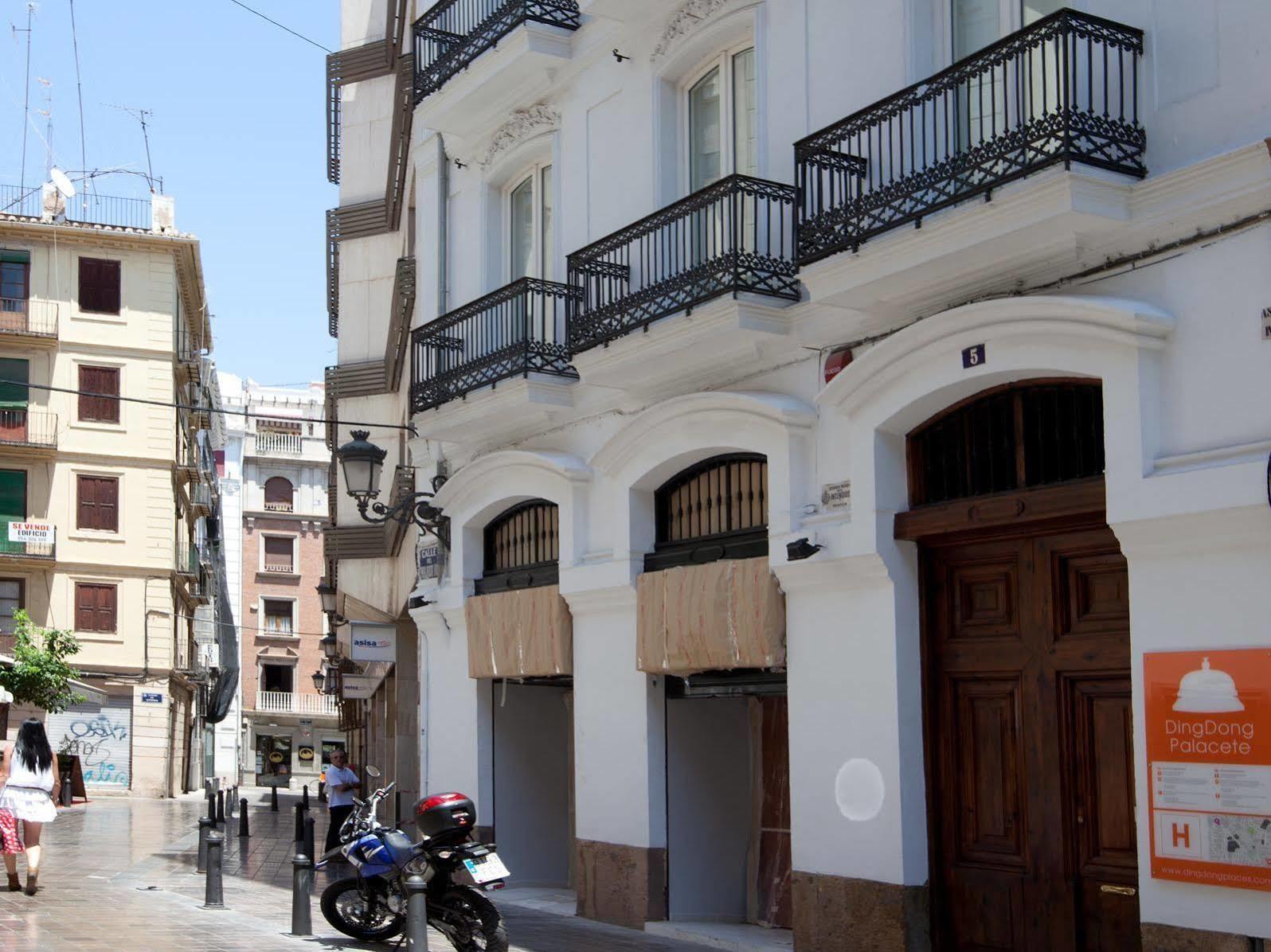 Cosy Embajador