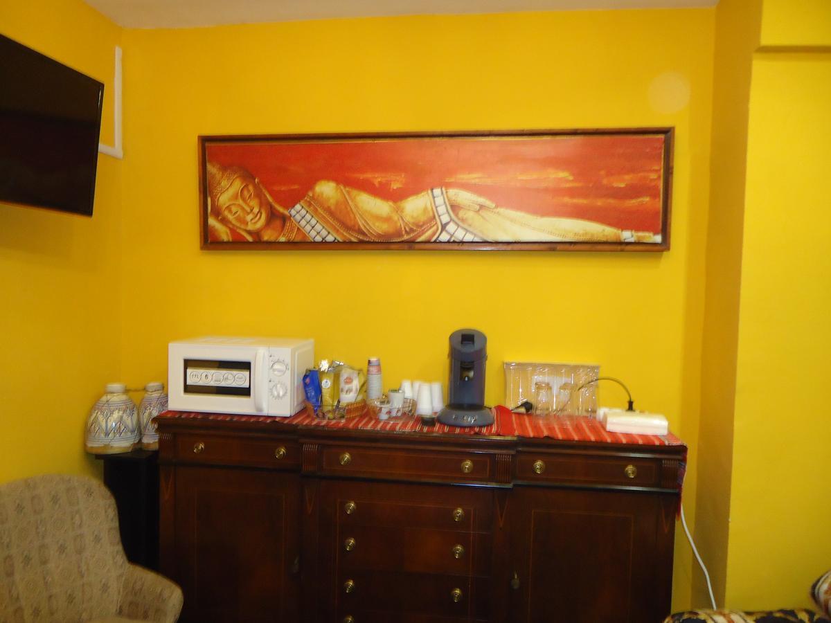 Centro Calle Cerrajeros Bed & Breakfast