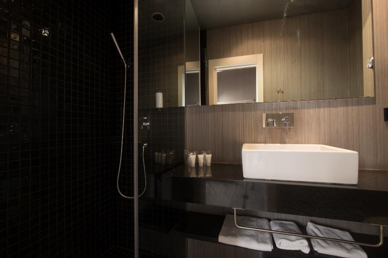 Gasthuis Cosy Embajador 2*