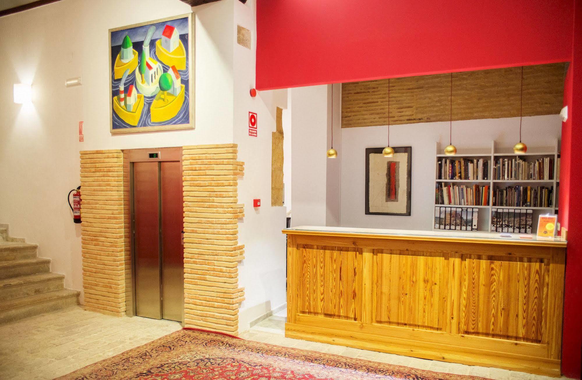 Ad Hoc Carmen Hotel