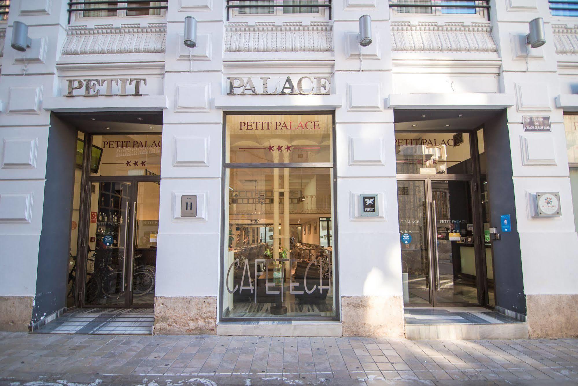 Petit Palace Plaza De La Reina Hotel