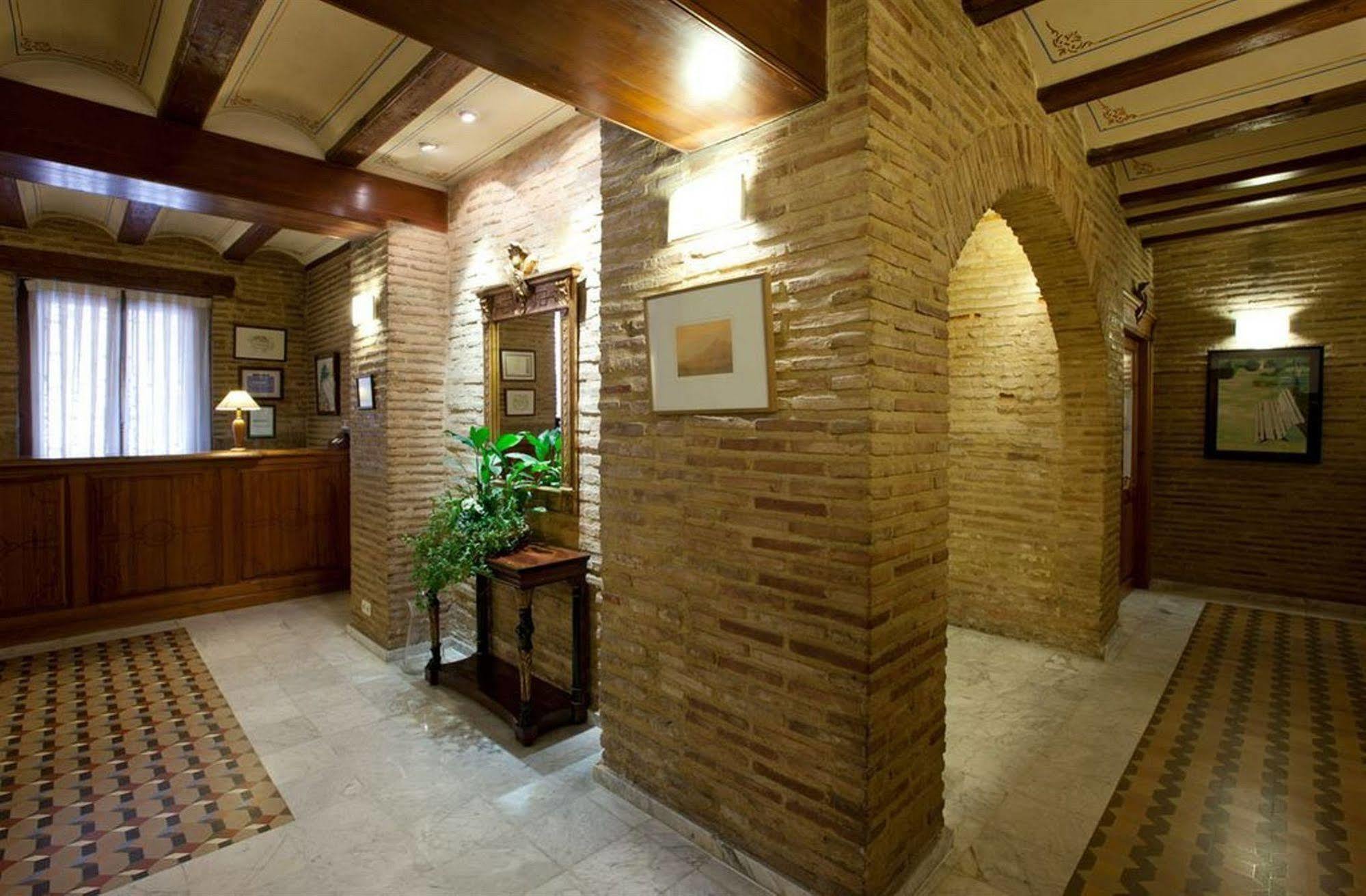 Ad Hoc Monumental 1881 Hotel