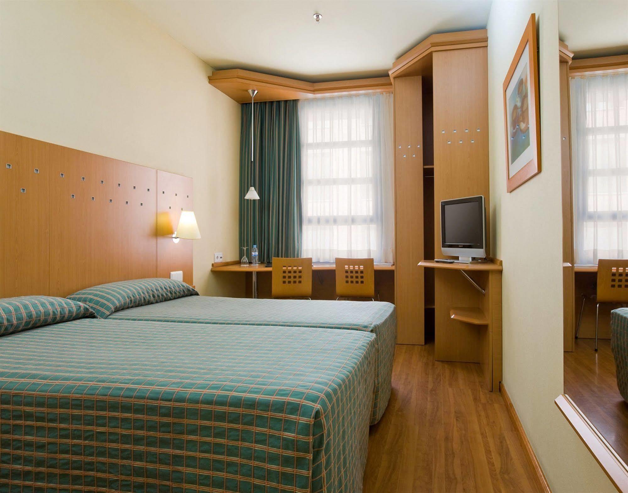 Hotel Nh Ciencias 3*