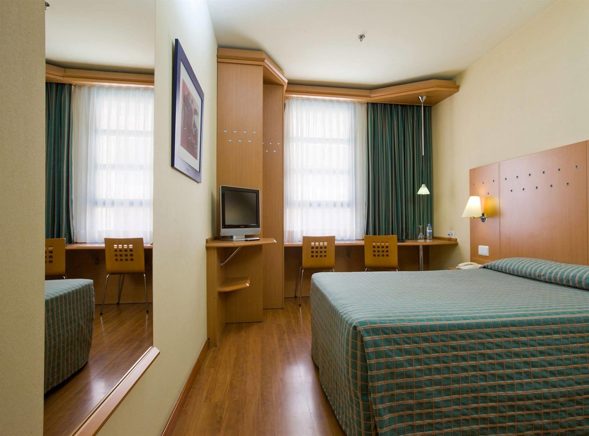 Nh Ciencias Hotel