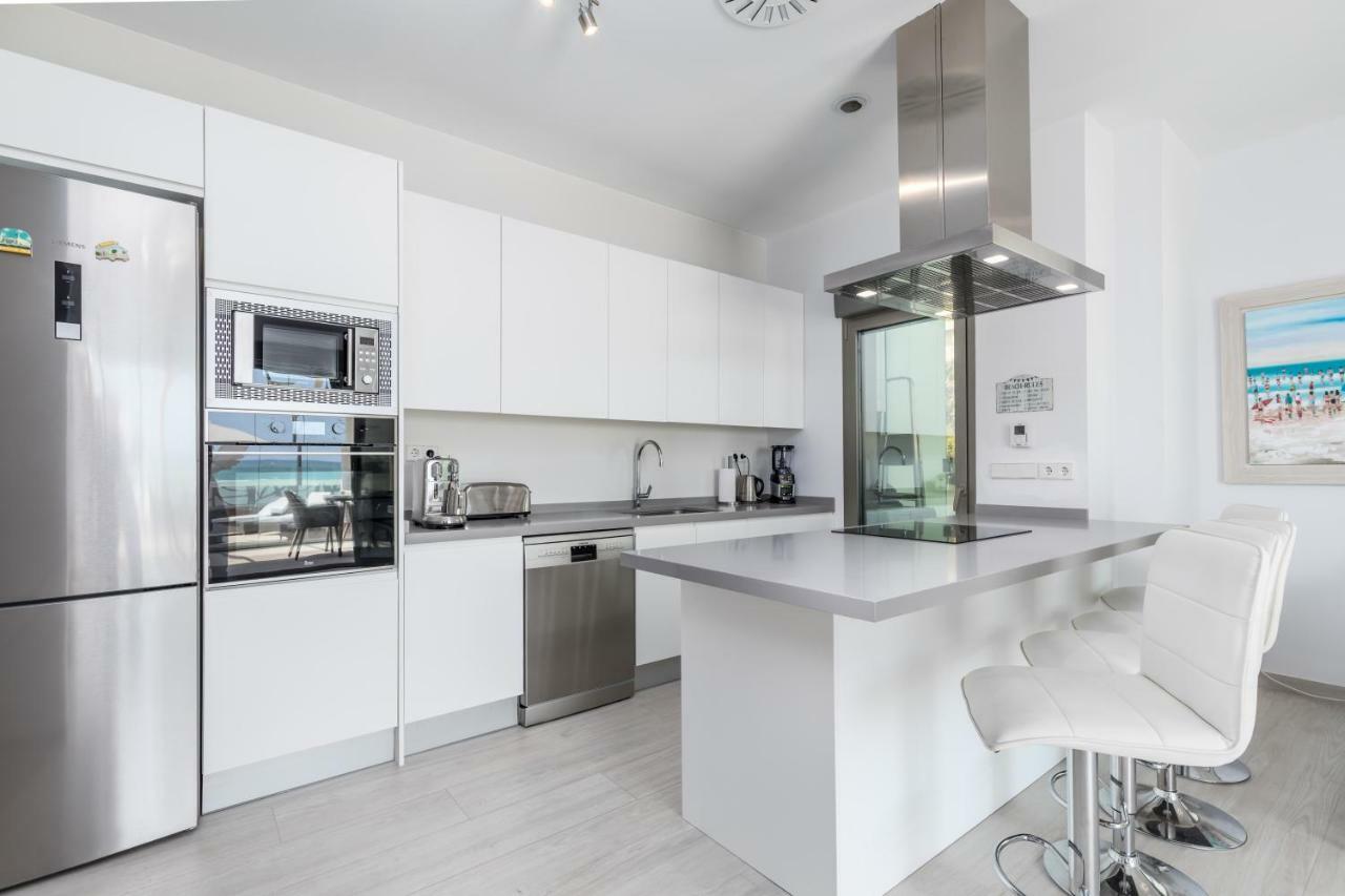 Luxury Front With Pool Apartment *