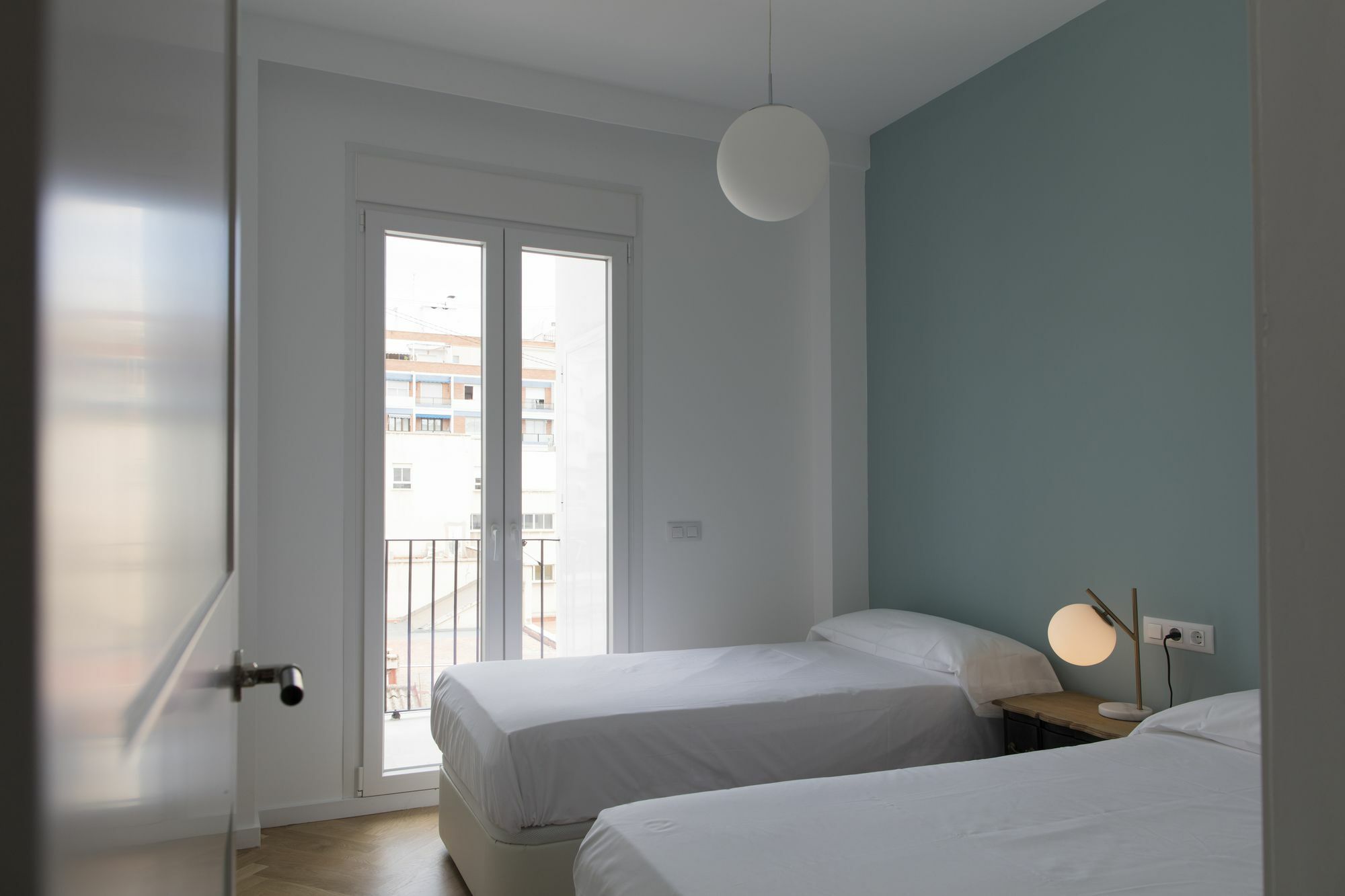 Apartment Chic And In Lively But Quiet Area *