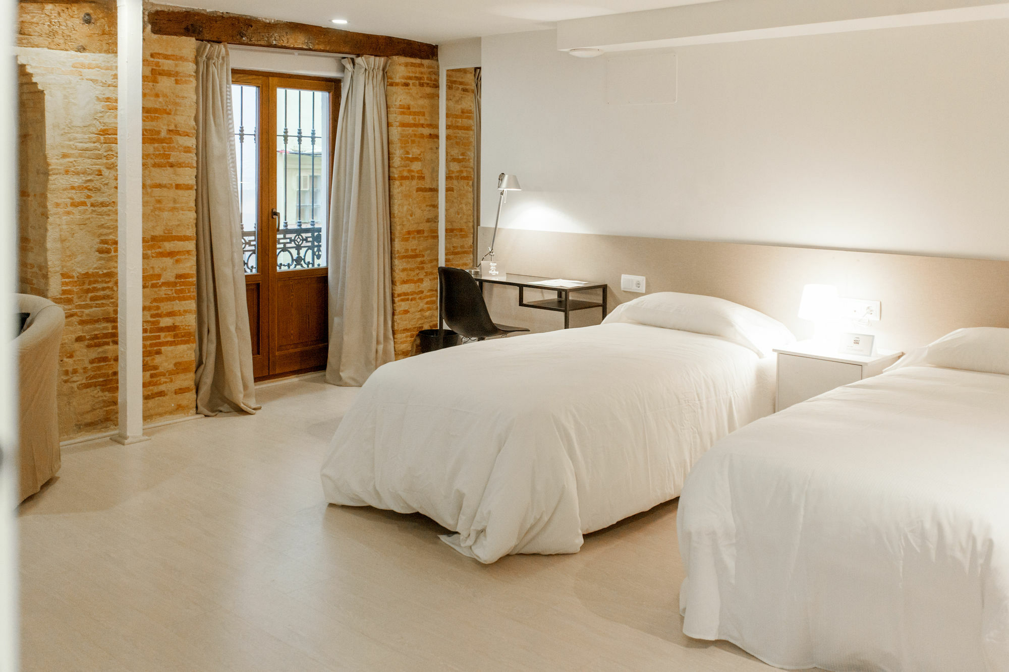 Host & 3* Valencia