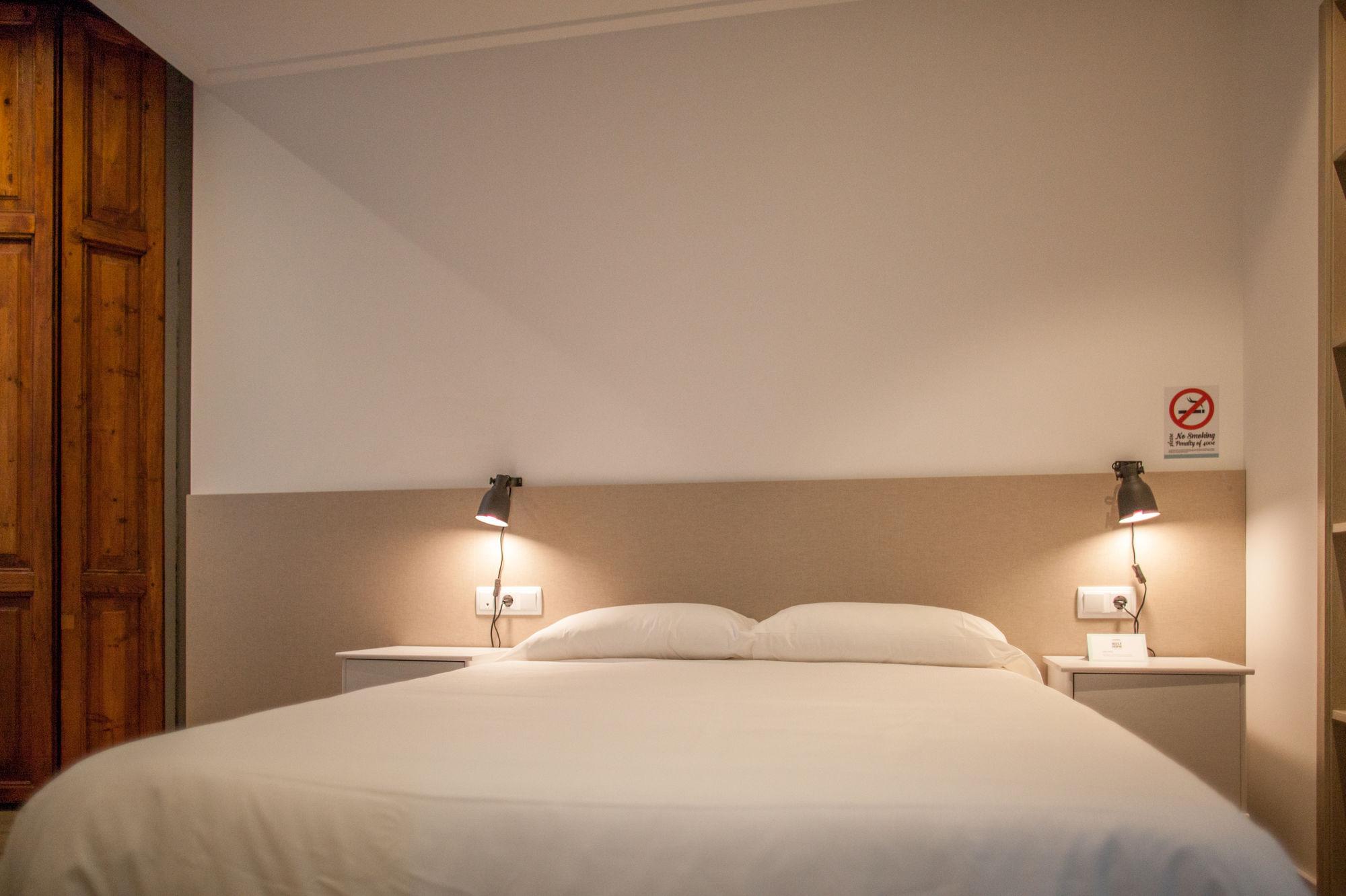 Guest house Host & Valencia