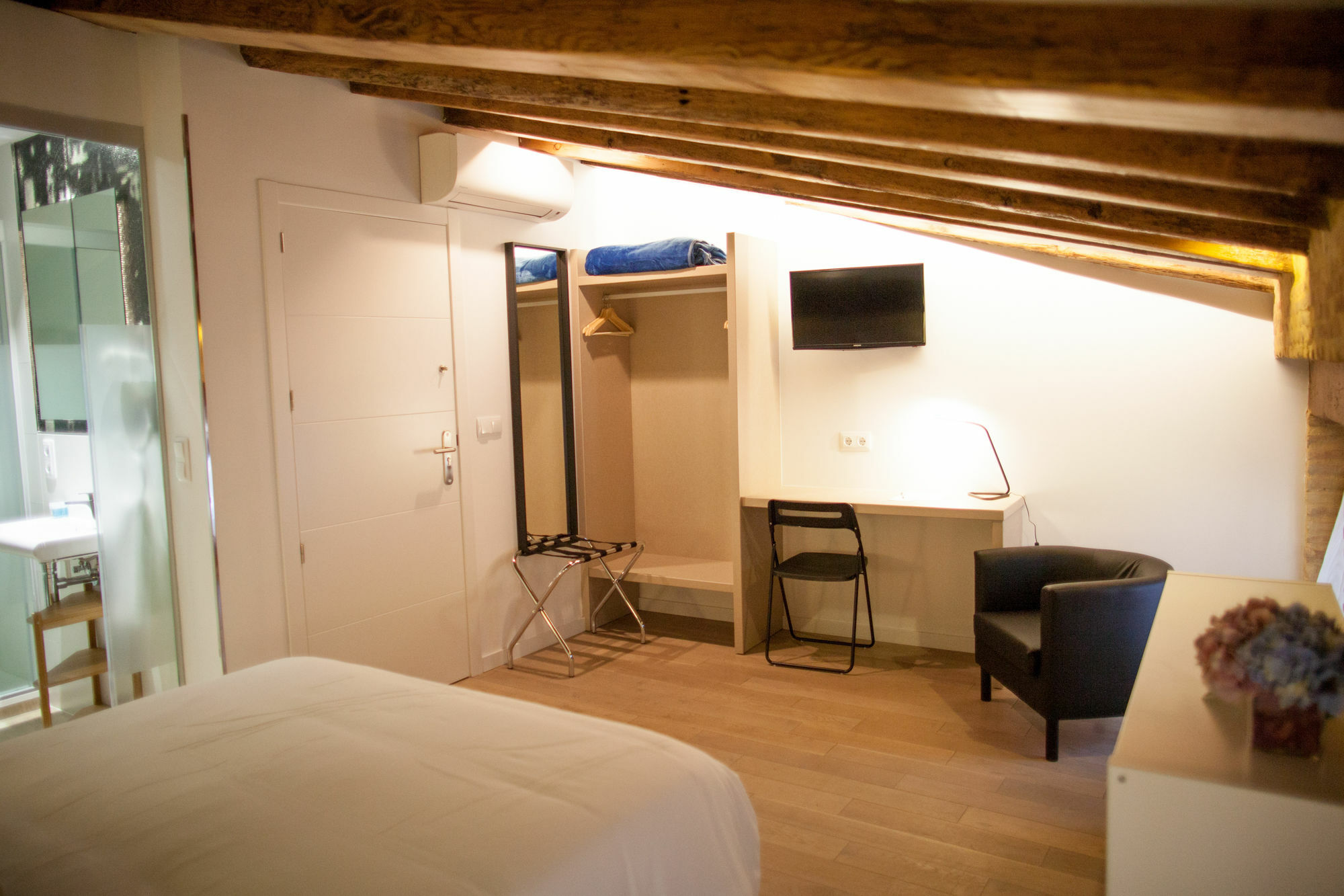 Guest house Host & Valencia