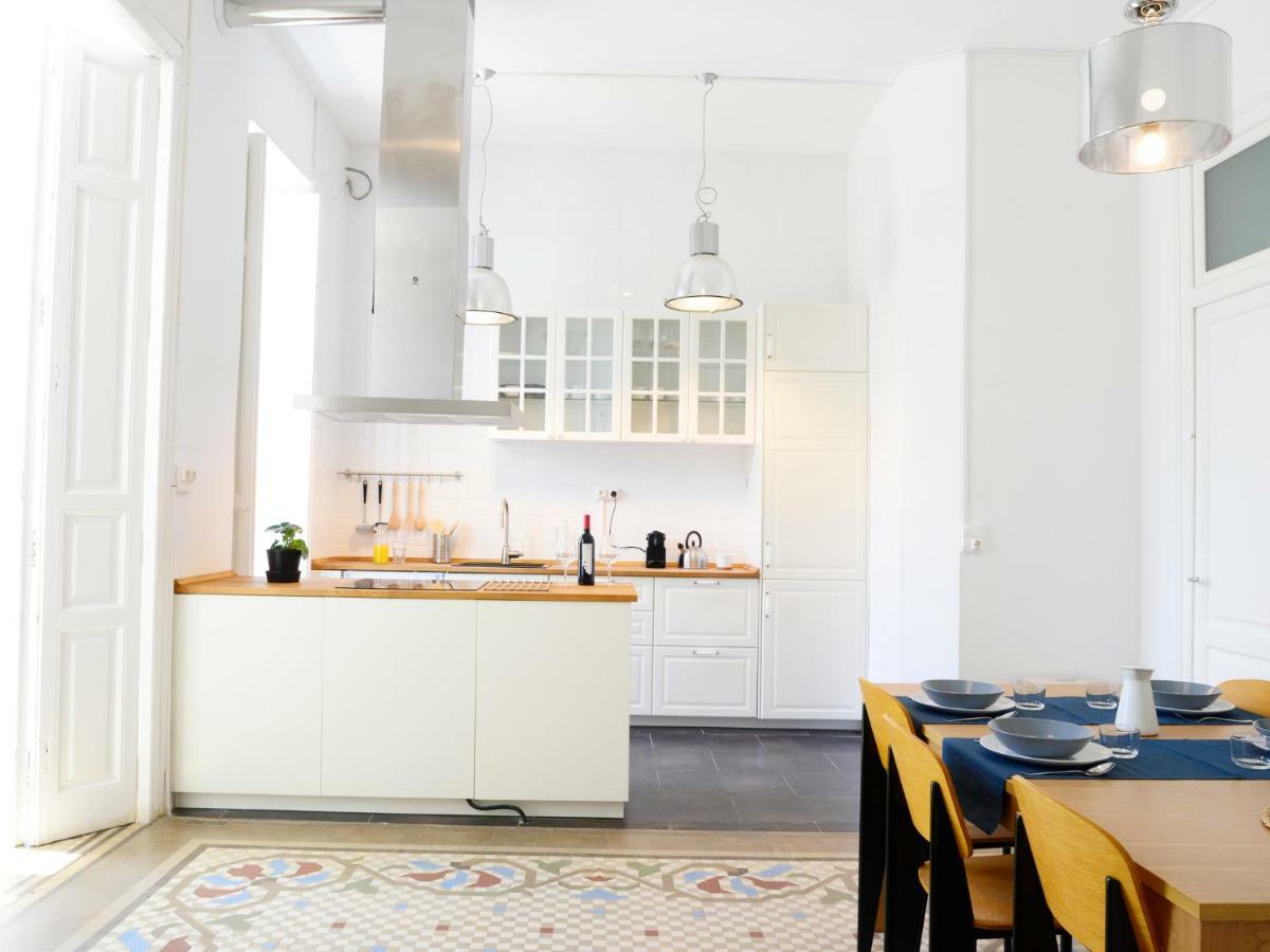 Hall Correos Apartment