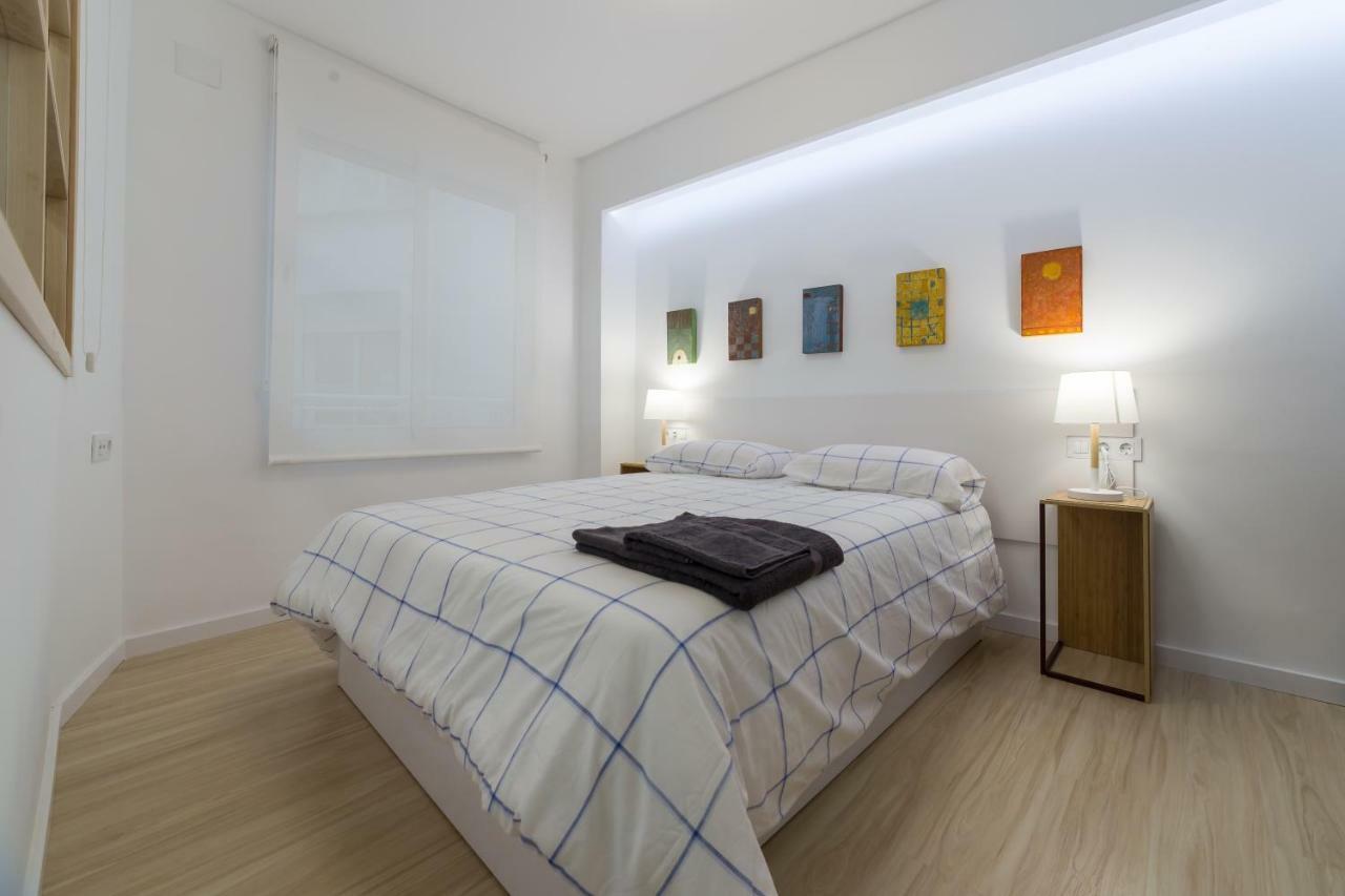Just In The Middle Apartment *
