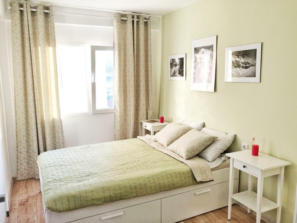 Harbor Apartment *