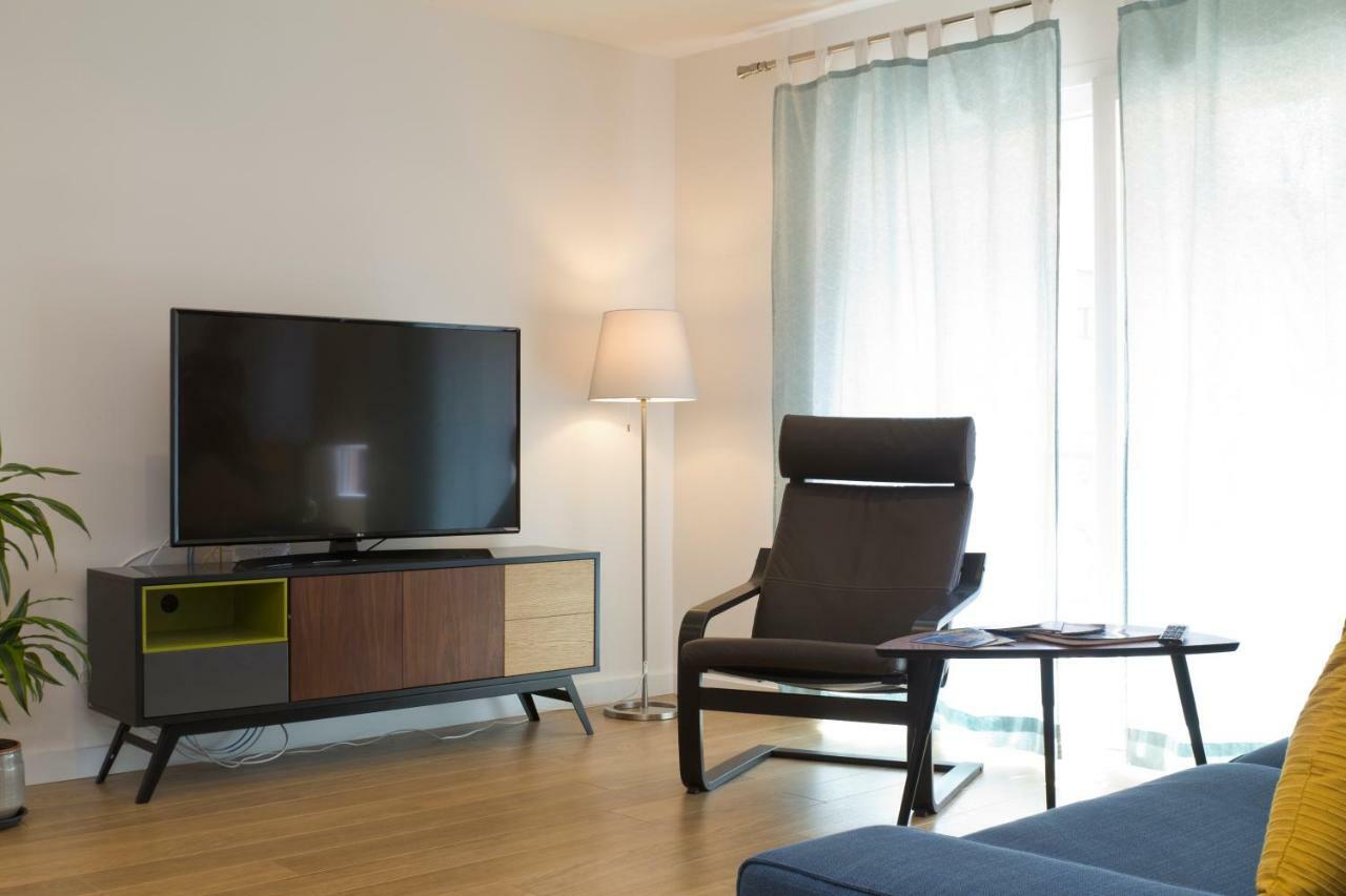 Modern Beach Apartment *