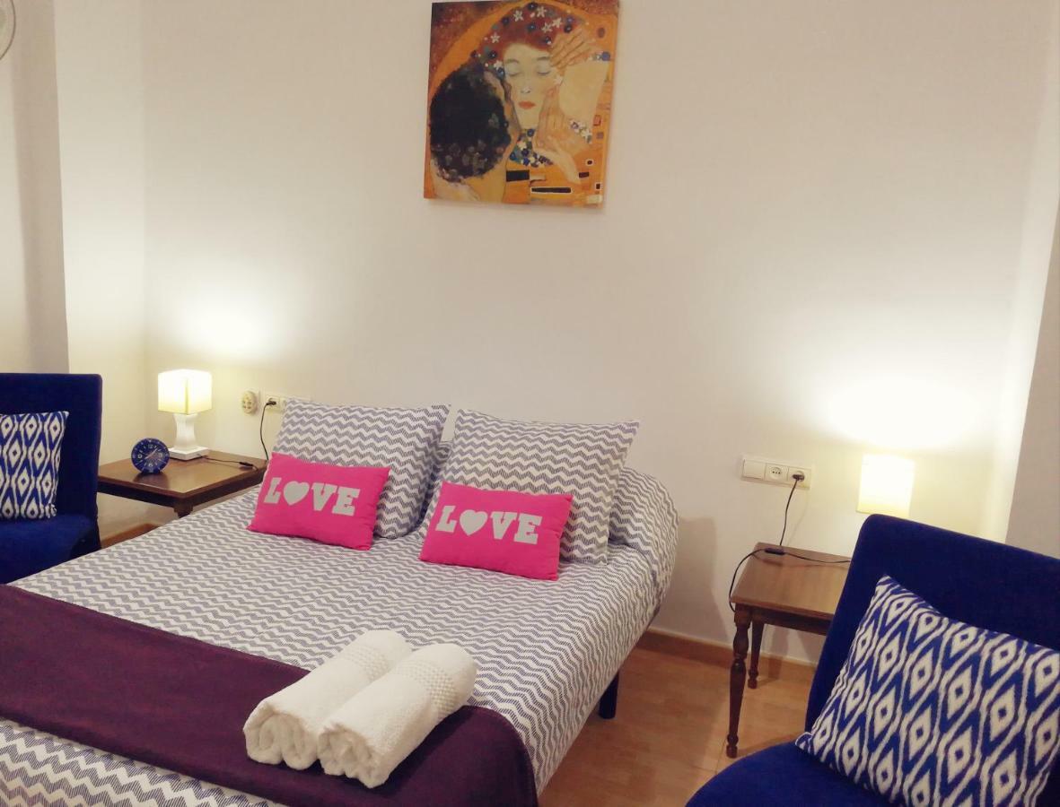 Apartment In With Wifi + Parking.