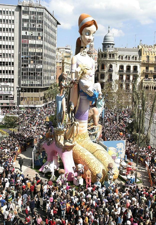 Lovely Valencia