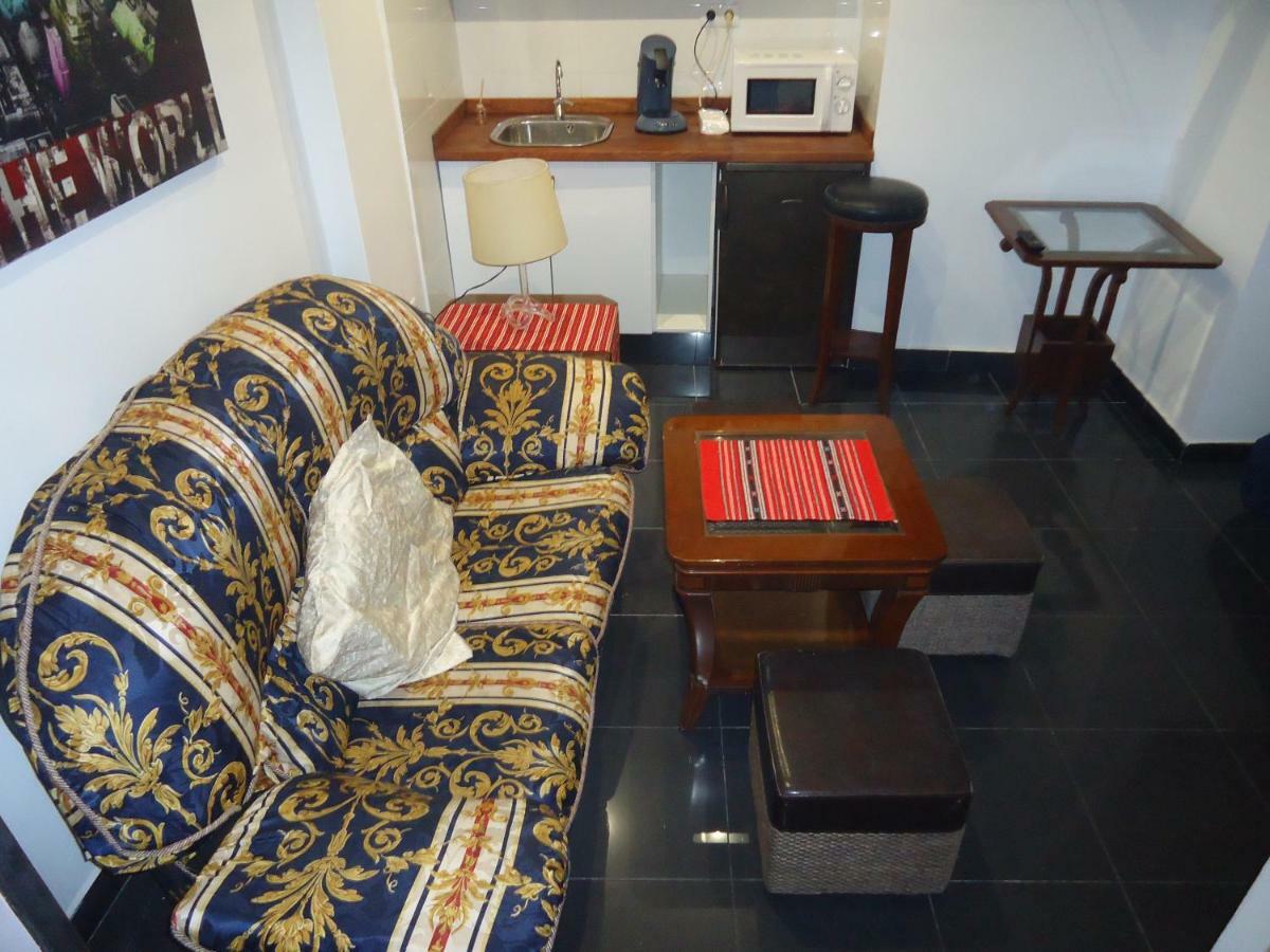 Centro Calle Cerrajeros Bed & Breakfast