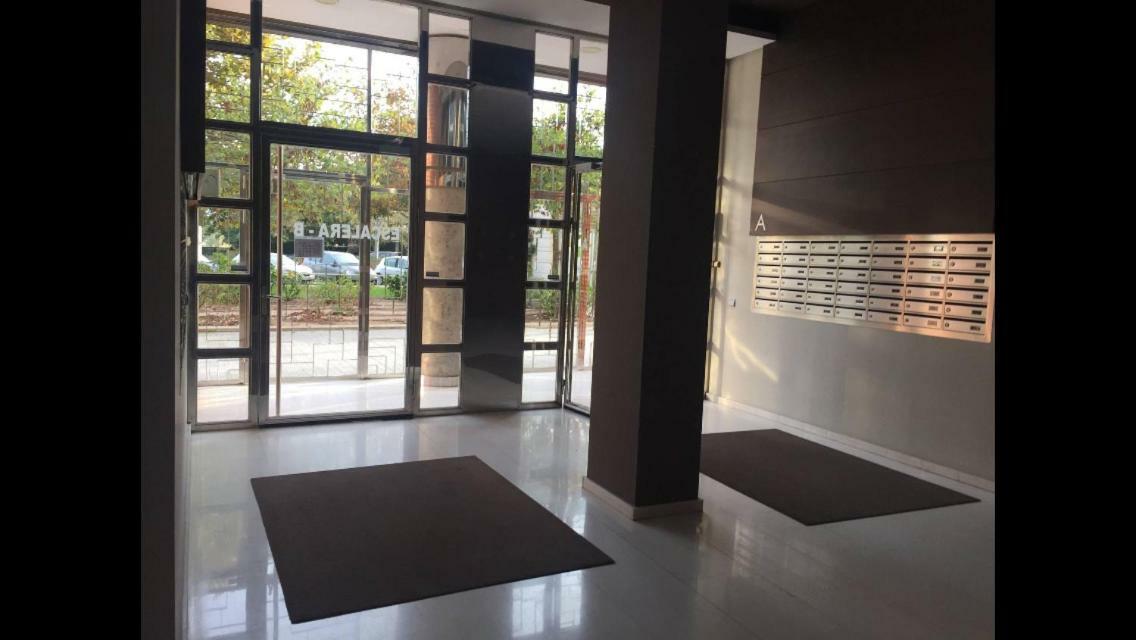 En La Ciudad De Ciencias Y Cerca De La Playa Apartamento