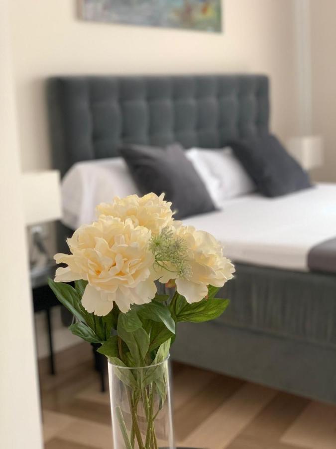 Reina Hotel 2*