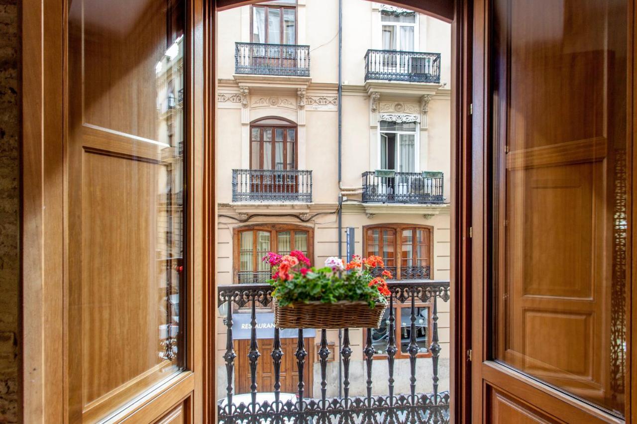 Apartment Luxurious & Alluring In Historic Town Valencia