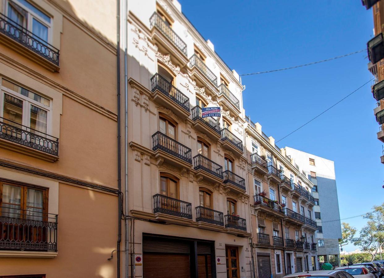 Luxurious & Alluring In Historic Town Apartment Valencia