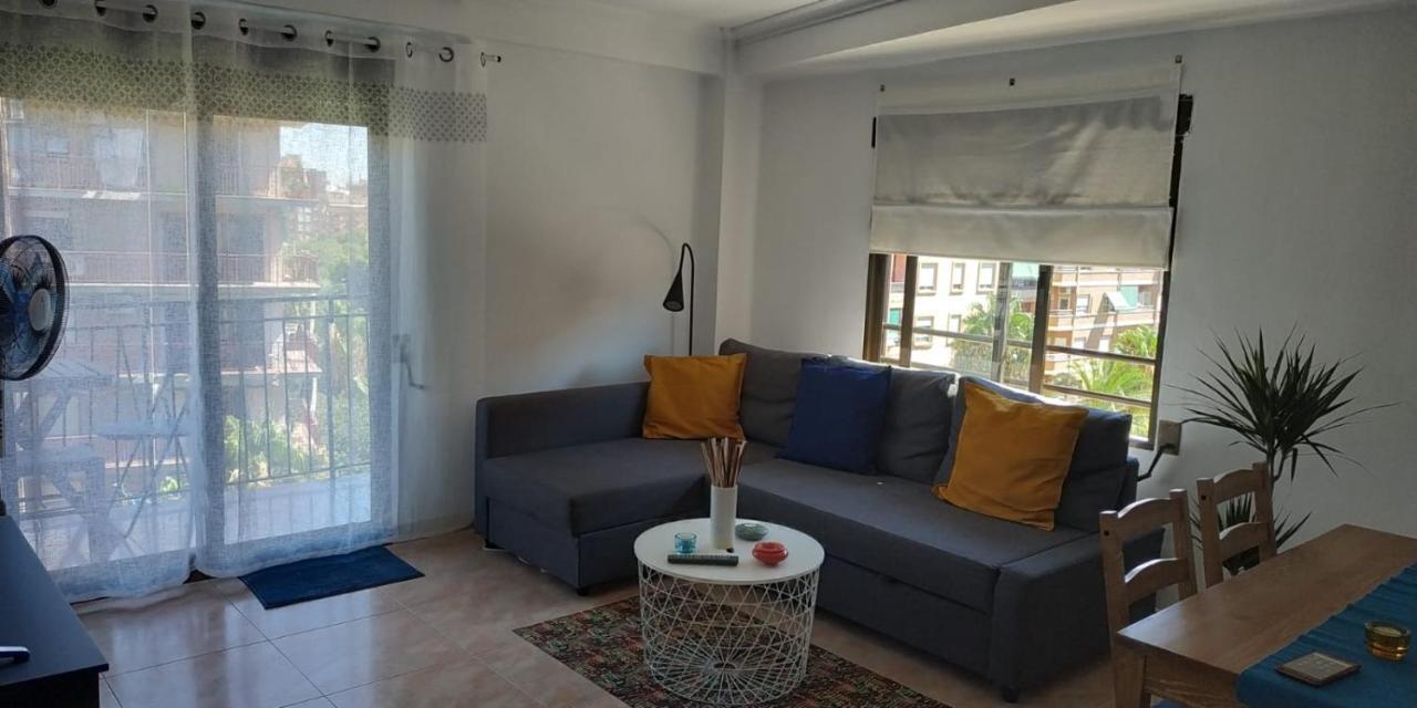 Apartment Cozy & Bright Flat At The Entrance Of Old