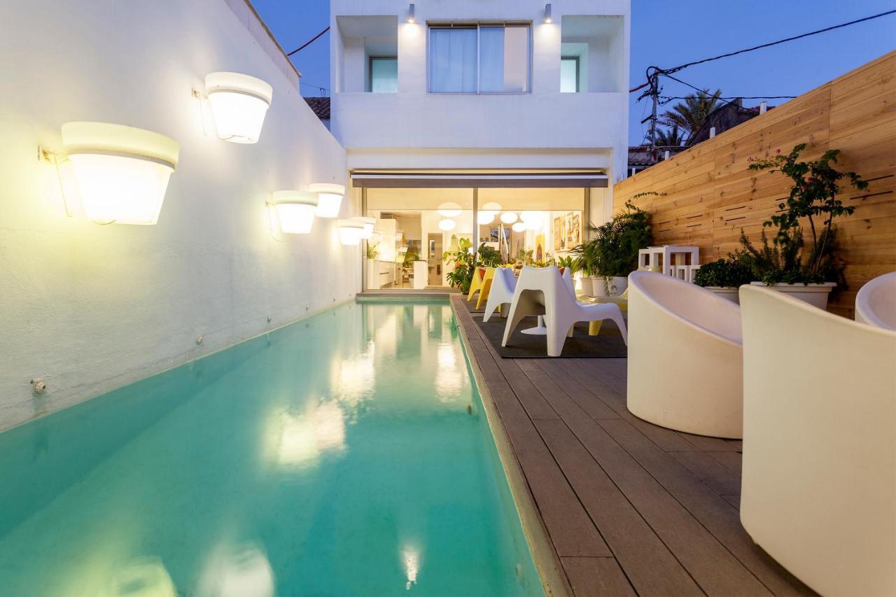In With Pool On The Beach