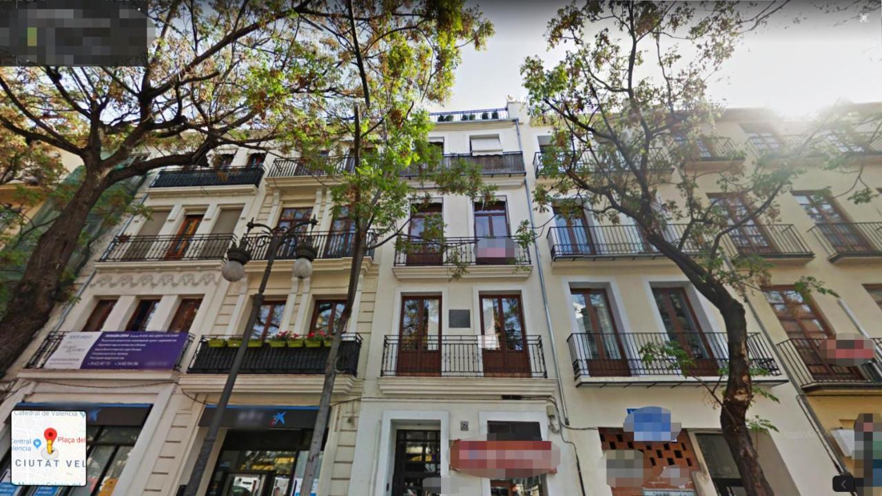 Corner Apartment *