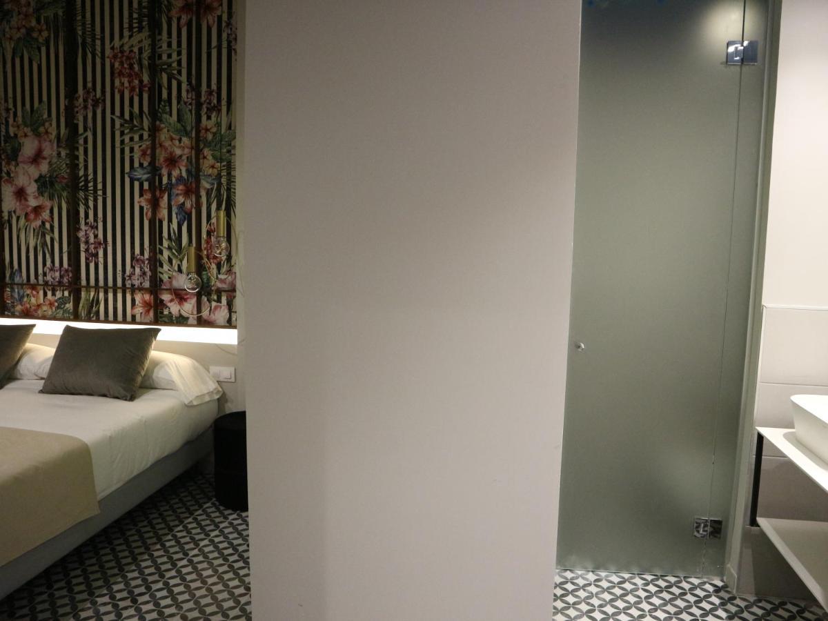 & Co. Quart Boutique 3*
