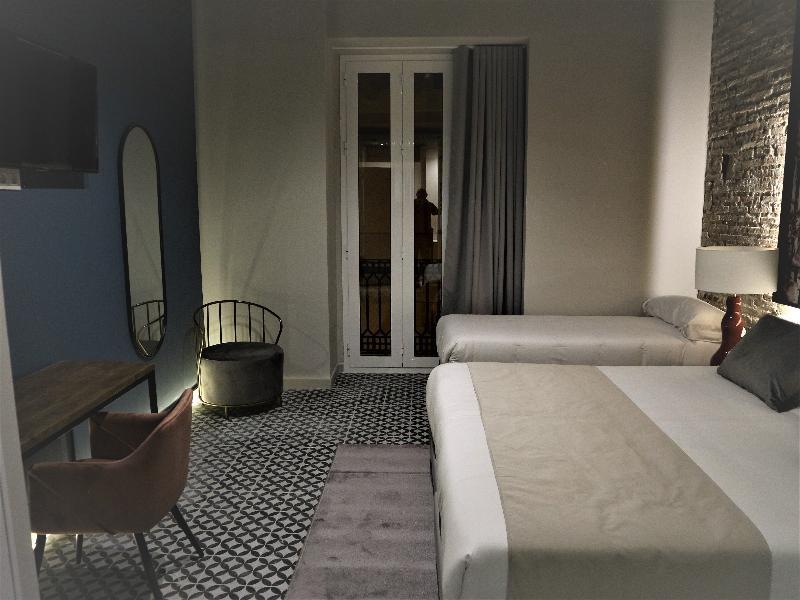& Co. Quart Boutique 3*