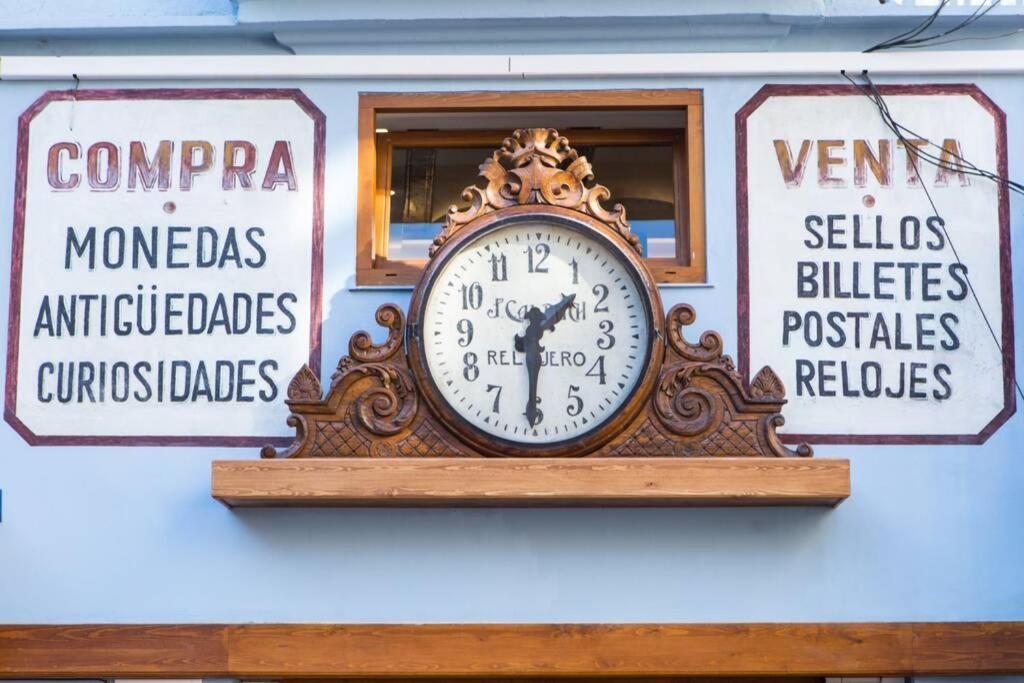 Reloj Apartamento *