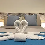 VALENCIA SUITS YOU INN -ADULTS ONLY Remote Check in, Bike&e-scooter Rental