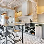 Cozy Apartment In The Heart Of The City