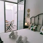 Convento, Amazing Flat With Patio