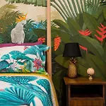 Artistic Flat Next To Ruzafa Welcome To The Jungle