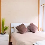 On-Line Luxury Apart Pintor Stoolz, Free Wi-Fi
