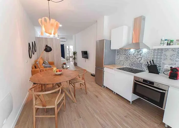 Studio Chic Avec Terrasse, Lumineux Et Calme 1