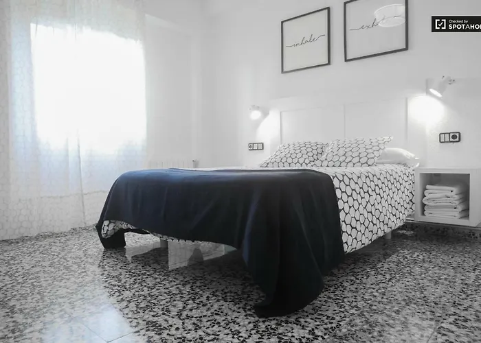 Atarazanas Flat