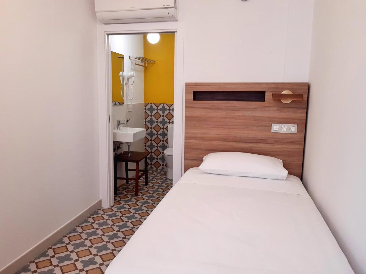 19-30 Hotel 2*