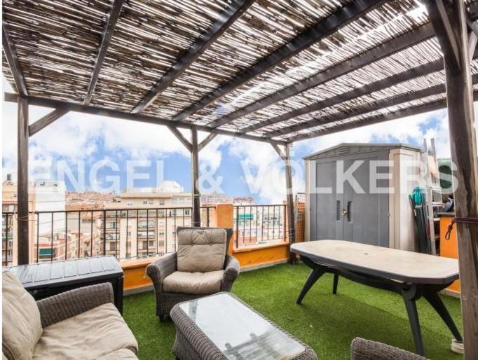 Atico Muy Luminosa Con Bano Y Terraza *