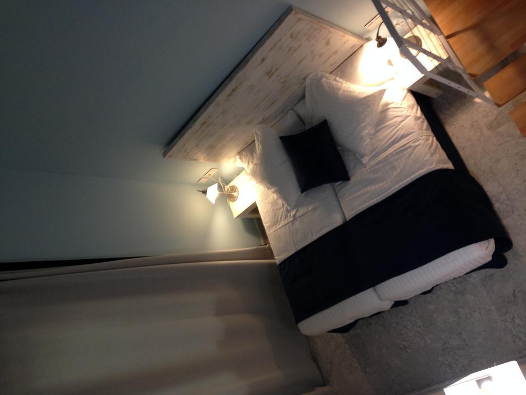 Ad Hoc Carmen Hotel
