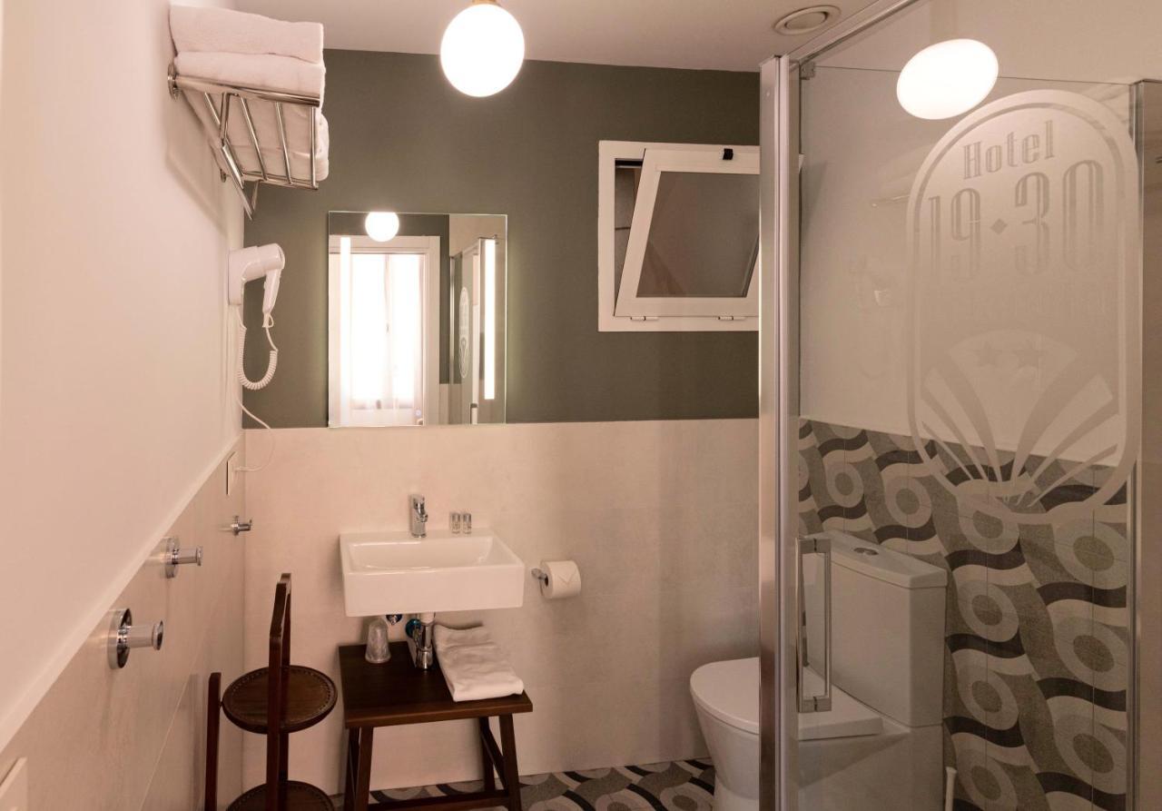 Hotel 19-30 2*