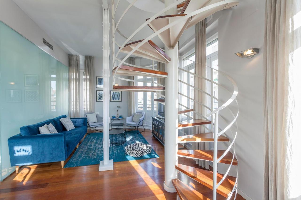 Apartment Stunning Duplex Penthouse In Location With Skyline View