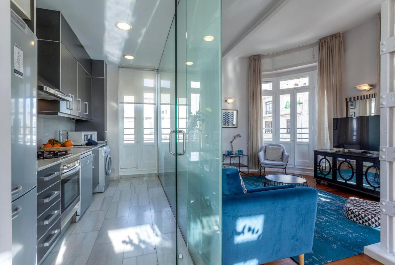 Apartment Stunning Duplex Penthouse In Location With Skyline View *